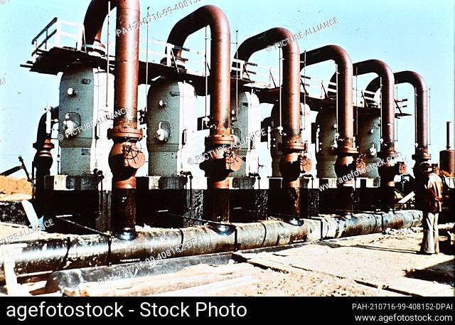 15 June 1975, Soviet Union, Talnoje: At the compressor station in Talnoje. The Druzhba line was a central youth project of the Free German Youth (FDJ) in the...