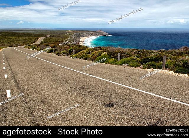 Küstenlandschaft mit Blick auf die Remarkable Rocks im Flinders Chase Nationalpark auf Kangaroo Island, South Australia, Australien