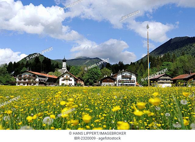 Jachenau with the Parish Church of St. Nikolaus, Isarwinkel region, Upper Bavaria, Bavaria, Germany, Europe