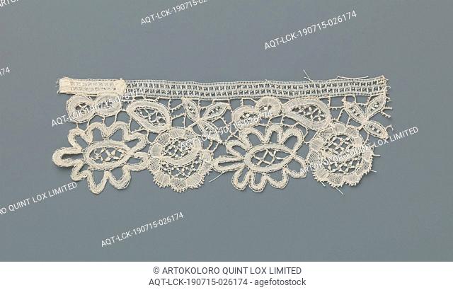 Strip of bobbin lace with alternately a rose and an oval flower with nine lobes as petals, Strip of natural-colored bobbin lace: Honiton lace