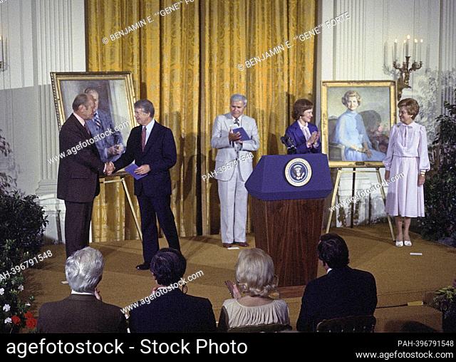 United States President Jimmy Carter shakes hands with former US President Gerald R. Ford as he and first lady Rosalynn Carter participate in the unveiling...