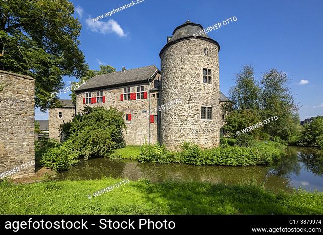 Ratingen, Germany, Ratingen, Bergisches Land, Rhineland, North Rhine-Westphalia, NRW, moated castle Haus zum Haus at the Anger, ditch is fed by the Anger creek