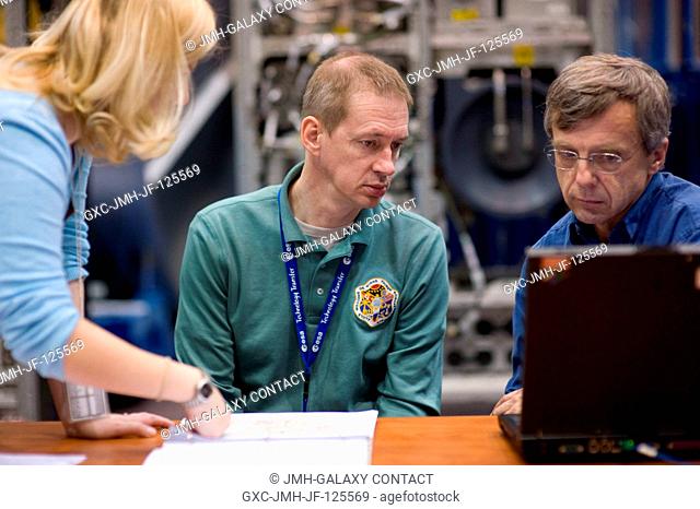 European Space Agency (ESA) astronaut Frank De Winne (seated left), Expedition 20 flight engineer and Expedition 21 commander; and Canadian Space Agency...