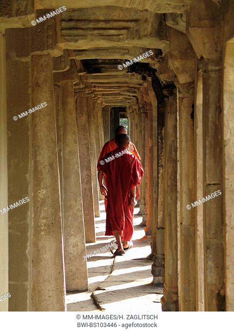buddhistic monks at the Khmer temples of Angkor Wat, Cambodia, Angkor