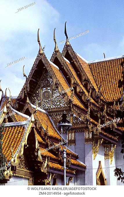 THAILAND, BANGKOK, MARBLE TEMPLE, (WAT BENCHAMABOPIT) PEDIMENT & ROOF ARCHITECTURE