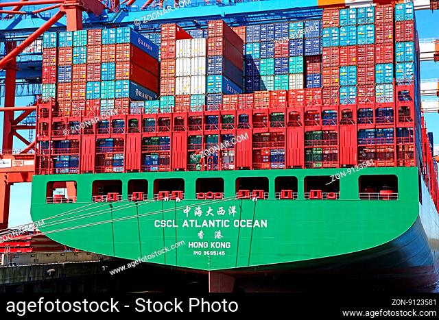 CSCL Atlantic Ocean im Hamburger Hafen, The huge CSCL Atlantic Ocean (China Shipping) landed in Hamburg, Germany, 5th May 2016