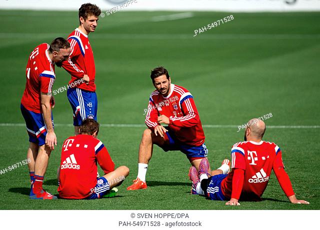 Munich's players Franck Ribery (L-R), Thomas Mueller, Rafinha, Claudio Pizarro and Pepe Reina seen during a training session in Doha, Qatar, 13 January 2015