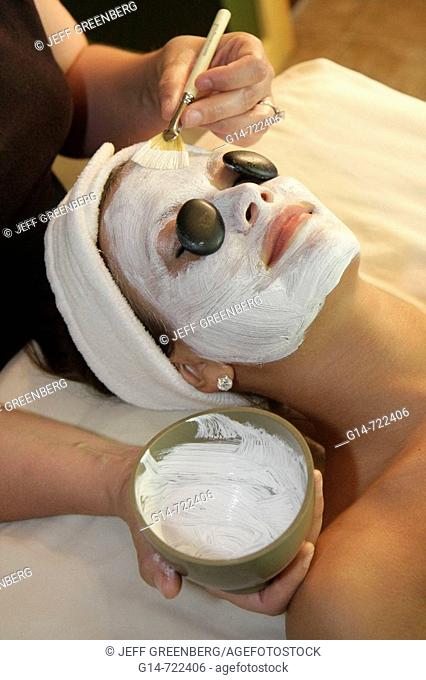 Tennessee, Sevierville, The Spa at Oak Haven, woman, client, esthetician, technique, relax, hot stone facial, creamy mask, skin care, anti-aging, luxury, pamper
