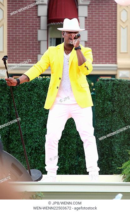 Singer Ne-Yo performs live on 'Live! with Kelly and Michael' Disneyland. Featuring: Kelly Ripa Where: Los Angeles, California