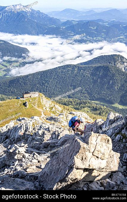 Hiker at the ascent, behind Watzmannhaus, hiking trail to the Watzmann, Watzmann crossing, Berchtesgaden, Bavaria, Germany, Europe