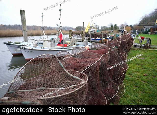 27 November 2023, Schleswig-Holstein, Lübeck: Small fishing boats are moored on a jetty in the fishing village of Gothmund on the River Trave