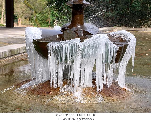 gefrorener Springbrunnen