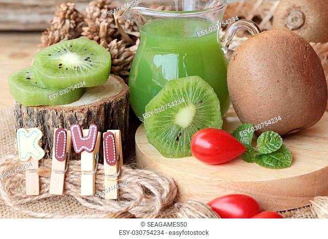 Kiwi juice and fresh kiwi is delicious