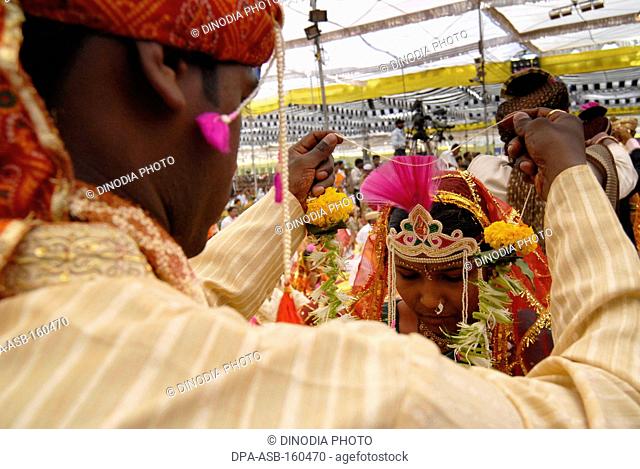 Couples getting married at mass marriage function organized by Sant Nirankari Mission at Airoli ; New Bombay now Navi Mumbai ; Maharashtra ; India NO MR
