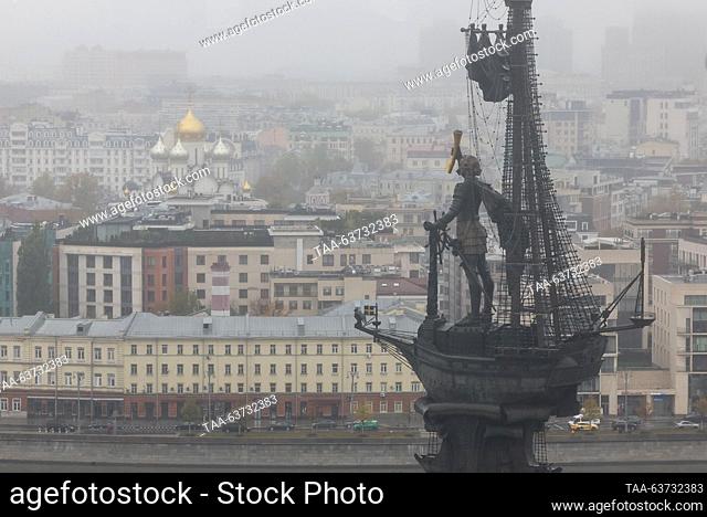 RUSSIA, MOSCOW - OCTOBER 23, 2023: A blanket of fog covers the Peter the Great Statue. Valery Sharifulin/TASS