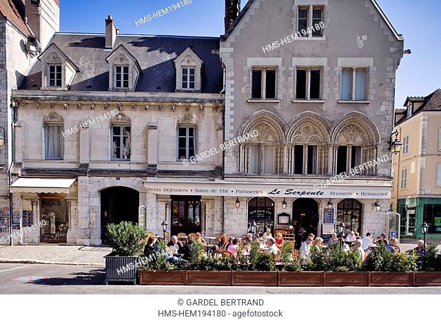 France, Eure et Loir, Chartres, Place du Cloitre Notre Dame