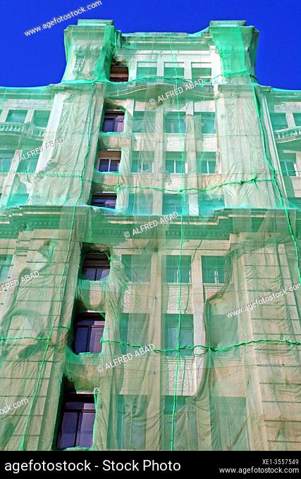 Green canvas for the rehabilitation of the CC.OO. trade union building. Via Laietana, Barcelona, Catalonia, Spain
