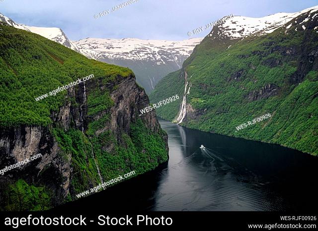 Norway, More og Romsdal, Scenic view of Geirangerfjord