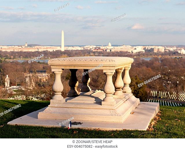 Memorial to Robert E Lee in Arlington Cemetery