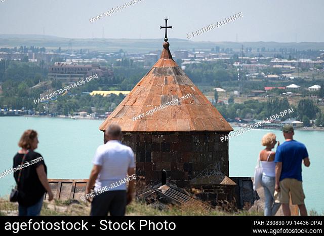 29 July 2023, Armenia, Sewan: Tourists at Sevanavank Monastery on the northwestern shore of Lake Sevan. Photo: Sebastian Kahnert/dpa