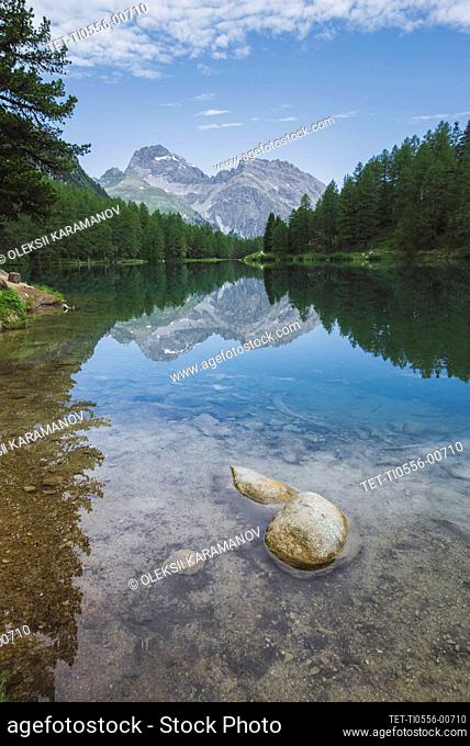 Switzerland, Bravuogn, Palpuognasee, Scenic view of Palpuognasee lake in Swiss Alps