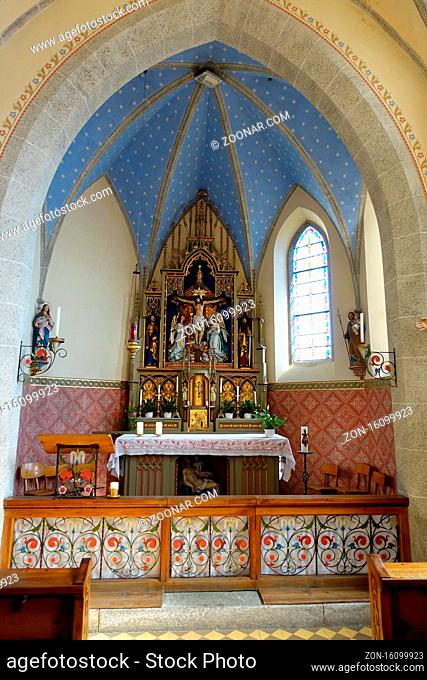 Kirche zur Heiligen Dreifaltigkeit in Vellau, Algund, Südtirol, Italien