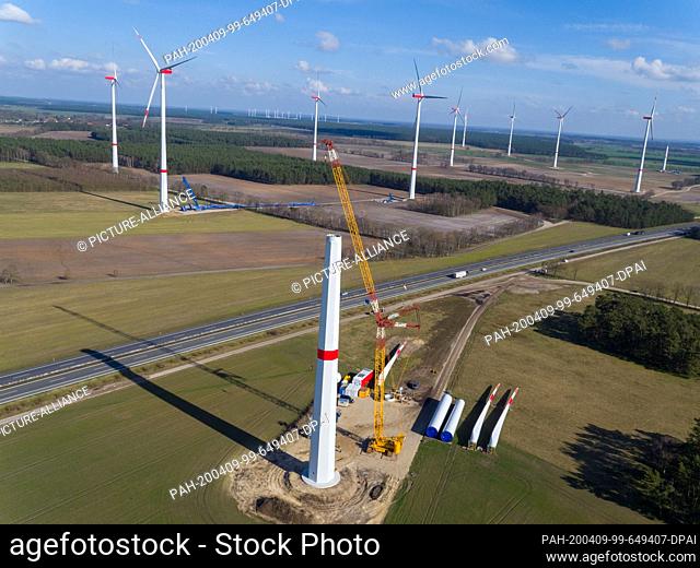 05 March 2020, Mecklenburg-Western Pomerania, Hoort: Rotor blades and the nacelle for a new wind turbine are located on a construction site at the Hoort wind...