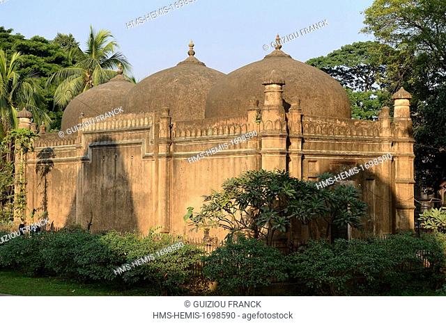Bangladesh, Dhaka (Dacca), the mosque and mausoleum Hazrat Haji Khwaja Shahbaz (1679)