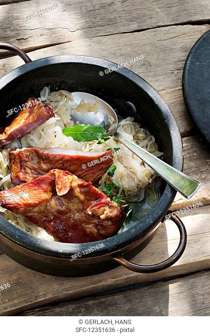 Pork ribs with sauerkraut