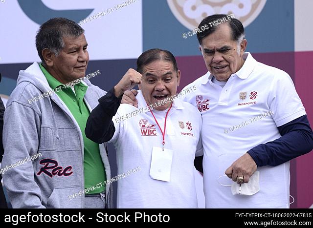 June 18, 2022, Mexico City, Mexico: former boxers (L-R) Humberto Gonzalez 'La Chiquita’ and Ruben Olivares “Puas” during the massive boxing class in the Mexico...
