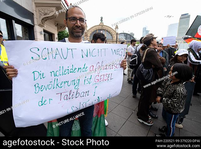 21 May 2022, Hessen, Frankfurt/Main: Afghan exiles, including members of the Hazara ethnic group, demonstrate in the city center against the Taliban regime