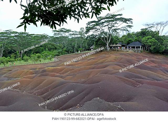 14 November 2017, Mauritius, Chamarel: The Colored Earth of Chamarel (Terres des 7 Couleurs) lies in different hills and shimmers in seven different colors near...