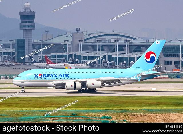 A Korean Air Airbus A380-800 aircraft with registration number HL7622 at Seoul Incheon International Airport (ICN) in South Korea