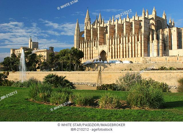 Cathedral La Seu and Almudaina Palace in Palma, Majorca , Balearic Islands , Spain , Europe