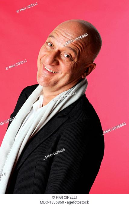 The showman Claudio Bisio posing for a photo shooting. Milan, Italy. 25th November 2004 - compulsory additional credit line: clothes by Giorgio Armani -