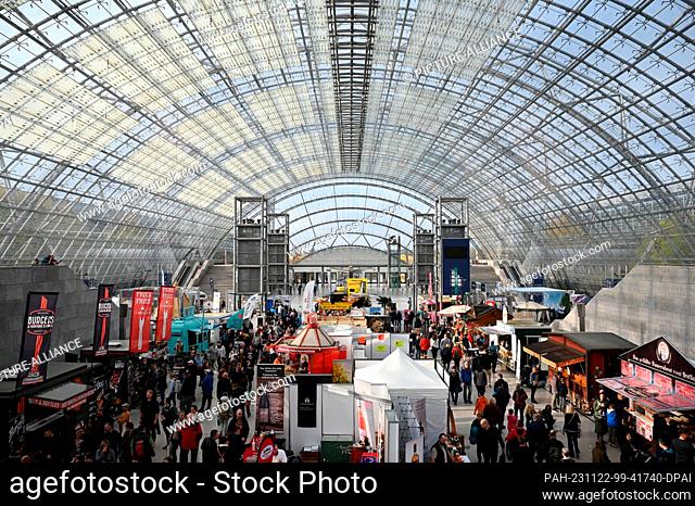22 November 2023, Saxony, Leipzig: View of the glass hall at the Neue Messe during the ""Touristik & Caravaning International 2023"" trade fair
