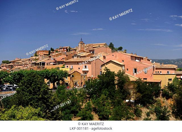 View at the village of Roussillon, Vaucluse, Provence, France, Europe