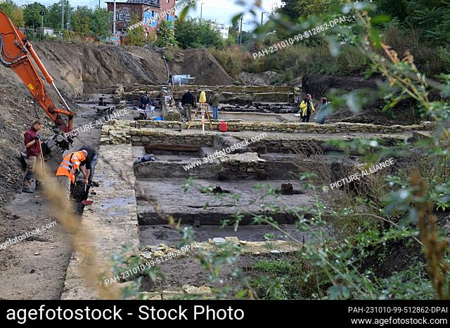 10 October 2023, Brandenburg, Potsdam: The foundations of several former water mills are being uncovered on the former site of the Reichsbahnausbesserungswerk...
