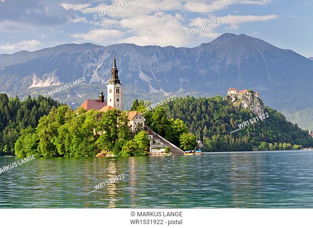 Blejski Otok Island with Santa Maria Church, Bled Castle, Lake Bled, Gorenjska, Julian Alps, Slovenia, Europe