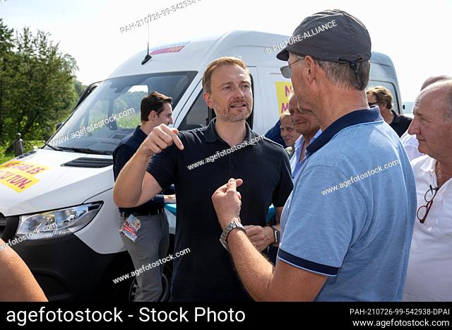 26 July 2021, Mecklenburg-Western Pomerania, Binz: Christian Lindner (l), FDP federal chairman, talks to a participant at an election campaign event