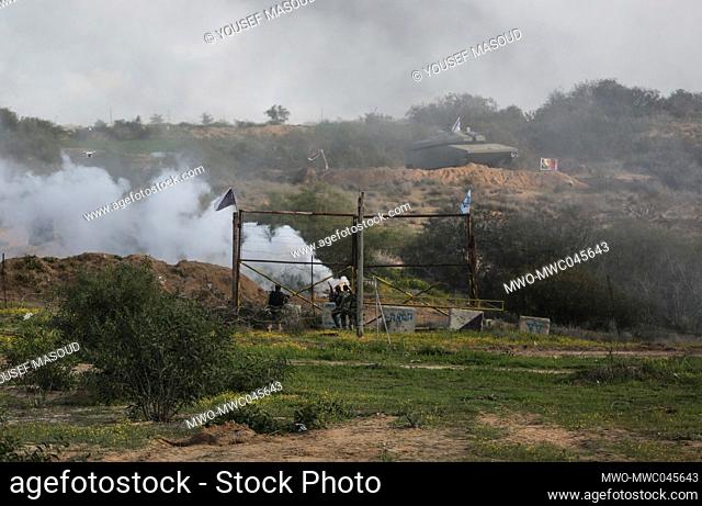 Gaza Strip, Palestine. 19th February, 2022. Fighters from the Mujahideen Brigades take part in a military training at a site in Rafah in the southern Gaza Strip