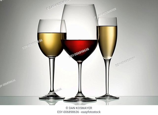 glass of red and white wine