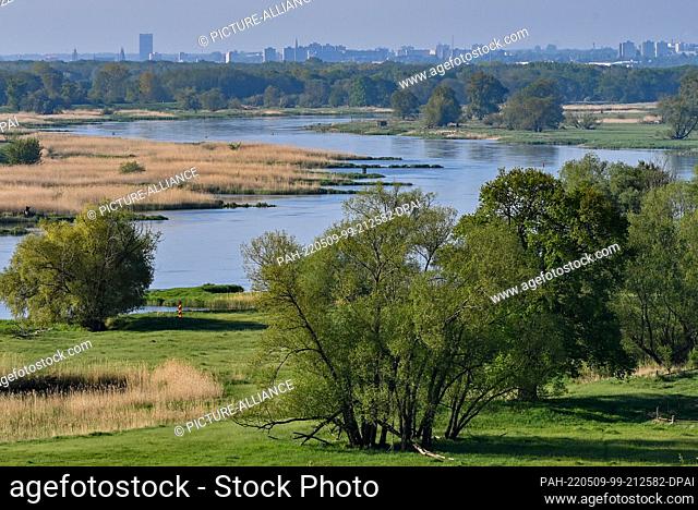 09 May 2022, Brandenburg, Lebus: Early morning view in south direction over the landscape at the German-Polish border river Oder with the city Frankfurt (Oder)...