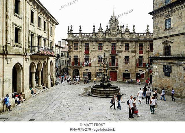 The square of the Romanesque facade, Praza das Praterias, Old Town, UNESCO World Heritage Site, Santiago de Compostela, Galicia, Spain, Europe