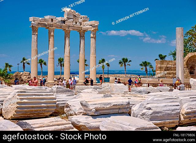 Apollo Temple in ruins of the Roman city of Side, Antalya, Turkey |Apollo Temple in ruins of the Roman city of Side, Antalya, Turkey|