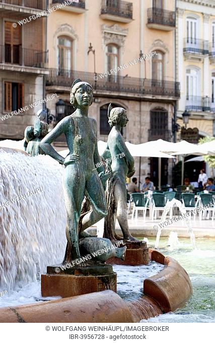 Riu Turia fountain, Plaza de la Virgen, Valencia, Spain