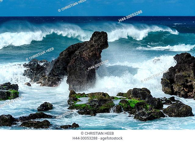 South Pacific, USA, Hawaii, Hawaiian, island, Maui, Hookipa Beach, waves crashing on rock
