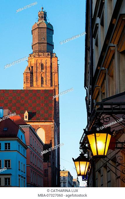 Poland, Wroclaw, old town, Elisabeth church, morning light