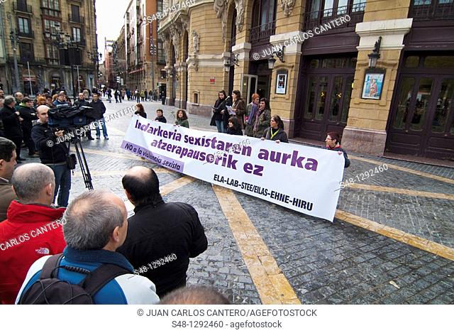 Convocatoría contra la violencía sexista enfrente del teatro Arriaga  Bilbao  Vizcaya  Pais Vasco  España  Europa