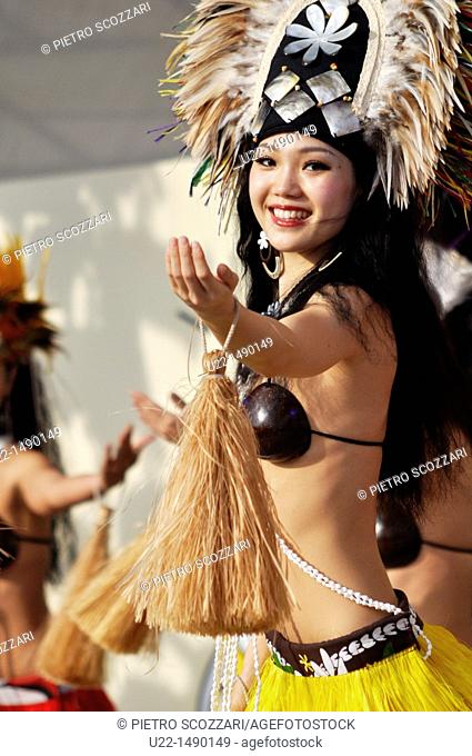 Naha (Japan): Hawaiian dances at the Dragon Boat Festival